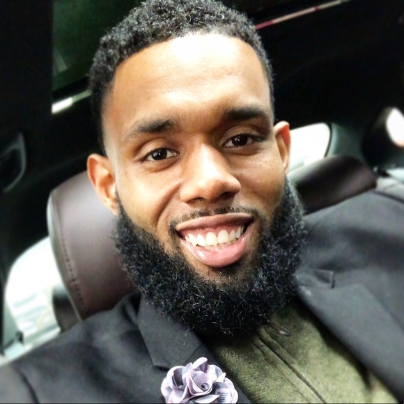 Profile Picture of Tevin Smith (@livingaffluence) on Poshmark