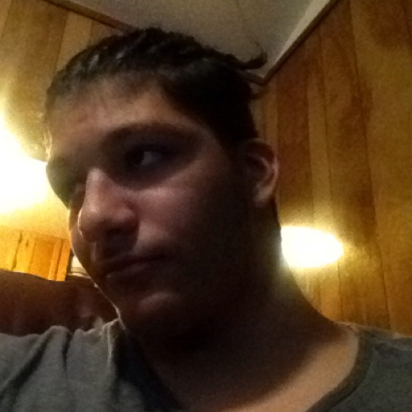 Profile Picture of Victor Mayorga (@victormayorga13) on Poshmark
