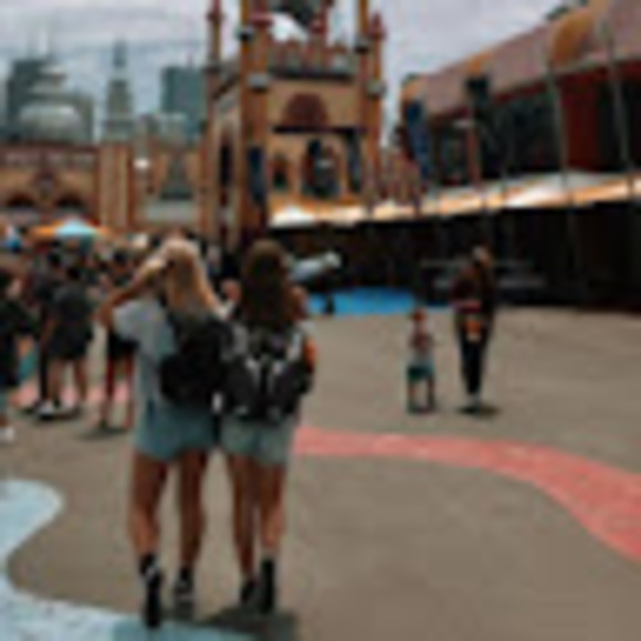 Profile Picture of Lucy Smithson (@lucysmithson03) on Poshmark