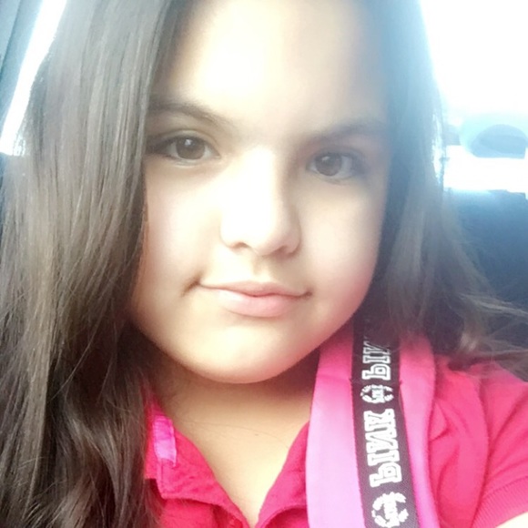 Profile Picture of Tanisha Saenz (@tanishas21) on Poshmark