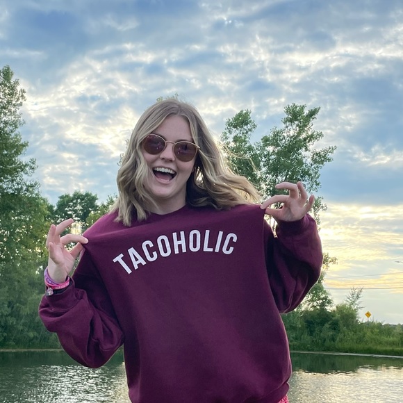 Profile Picture of Devon Schneider (@happydevon123) on Poshmark