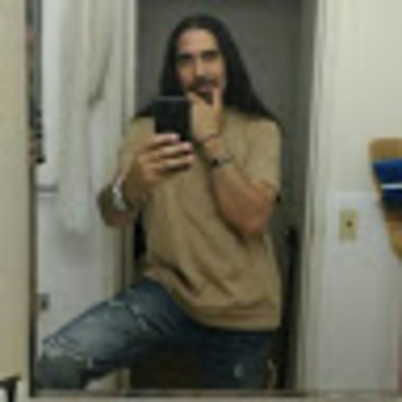 Profile Picture of William Rodriguez (@wr406_904) on Poshmark