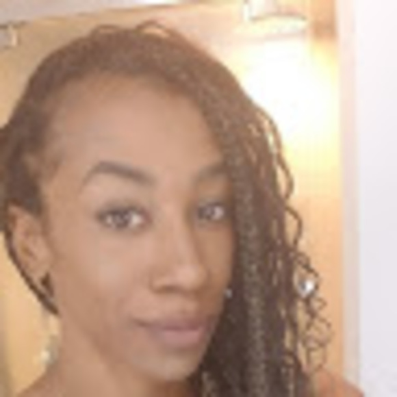 Profile Picture of Felicia De lima (@feedeli) on Poshmark