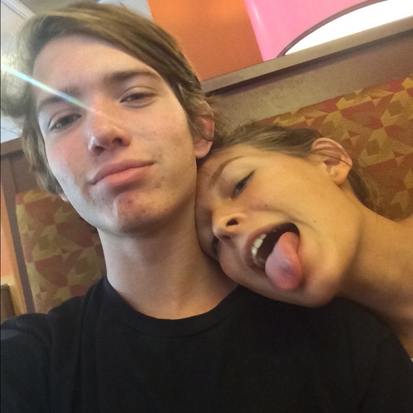 Profile Picture of Robin Whitlow (@robinsonwhitz) on Poshmark