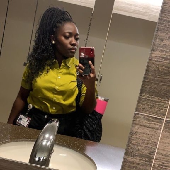 Profile Picture of Aladrian Black (@aladrianblack) on Poshmark