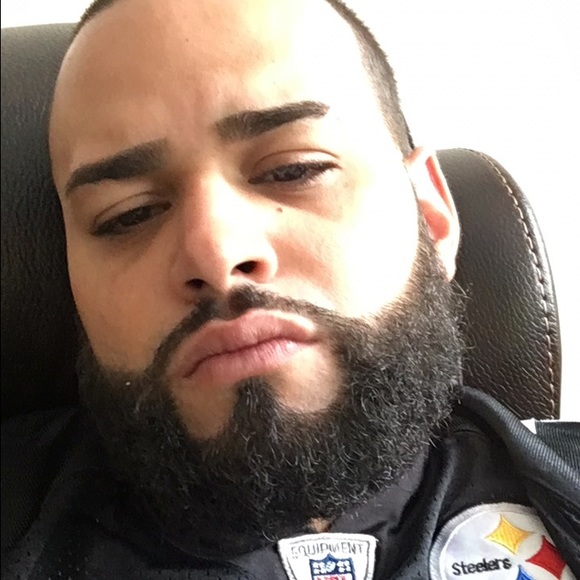 Profile Picture of Abner Velez (@avelez717) on Poshmark