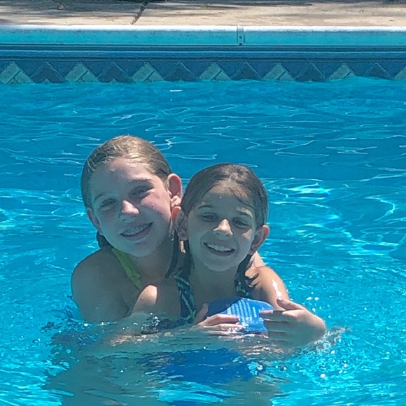 Profile Picture of Leslie Andrew (@babbs3135) on Poshmark