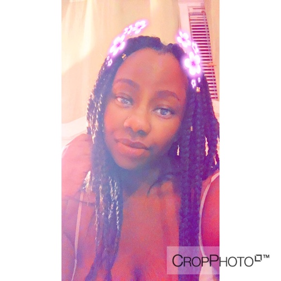 Profile Picture of Quinasiya Glasper (@qglasper15) on Poshmark