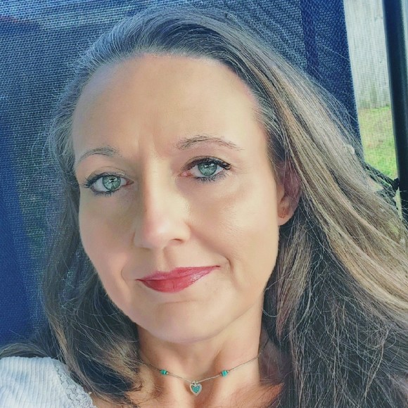 Profile Picture of Gena Bragg (@proud_usaf_mom) on Poshmark