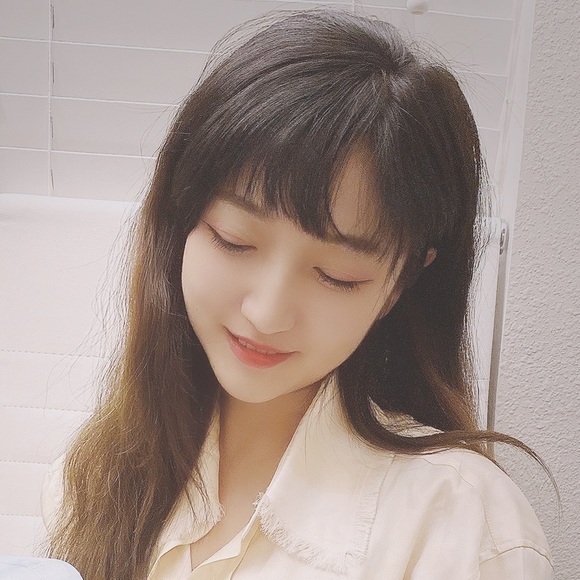 Profile Picture of Lulu Zhao (@luluzhao923) on Poshmark