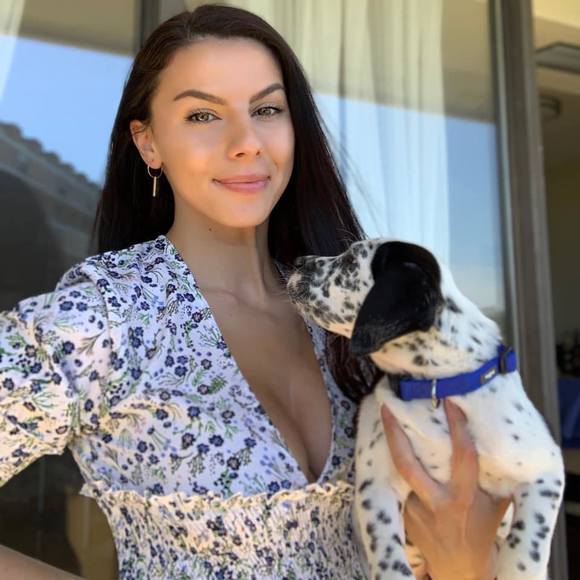 Profile Picture of Sara Lorincz (@lonsdale_827) on Poshmark