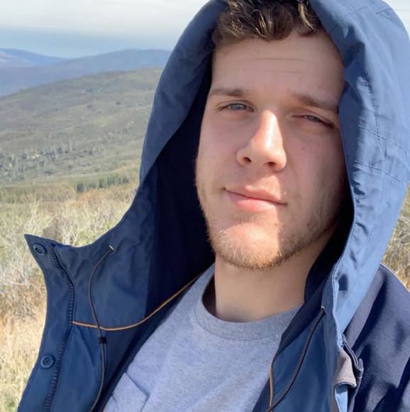 Profile Picture of Alex Berumen (@somegoodstogo) on Poshmark