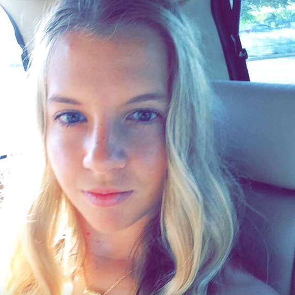 Profile Picture of Shelby Sivik (@ssivik16) on Poshmark