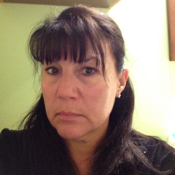 Profile Picture of Melanie Zecchini (@mzecchini) on Poshmark