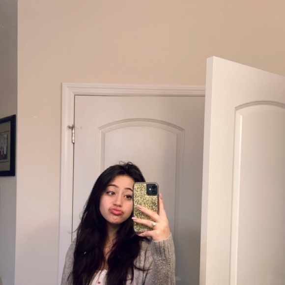 Profile Picture of Chloe Suarez (@chloesuarez113) on Poshmark