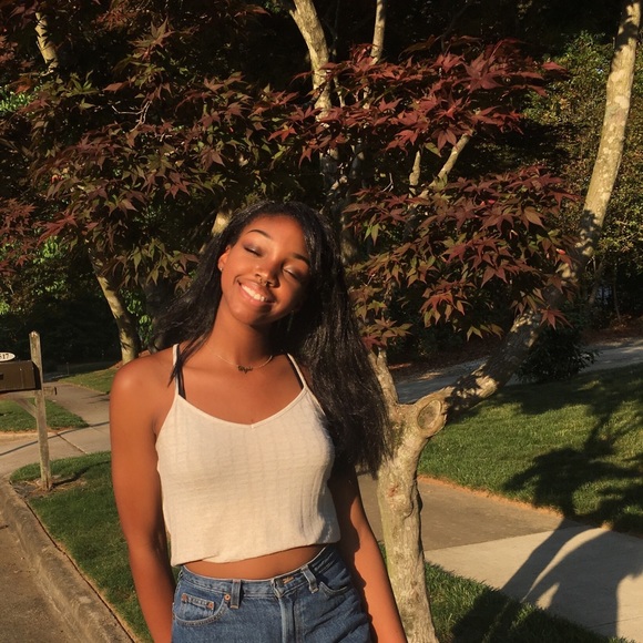 Profile Picture of Deja Jones (@dejajjones) on Poshmark