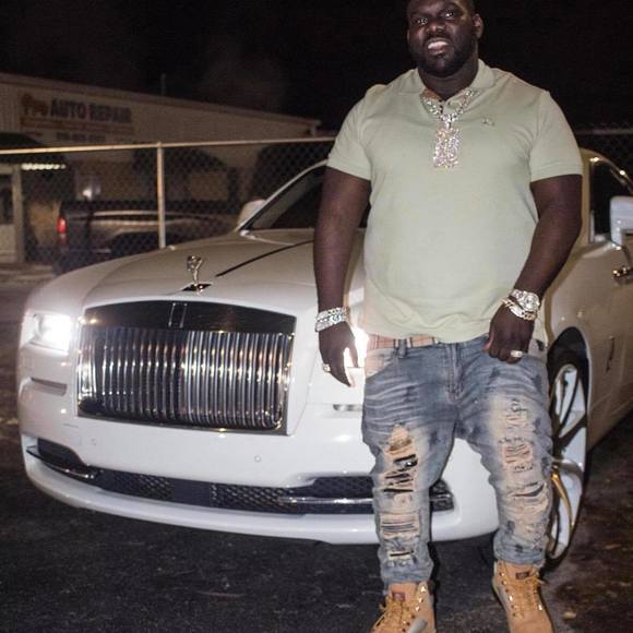 Profile Picture of Daniel Austin (@austindaniel093) on Poshmark