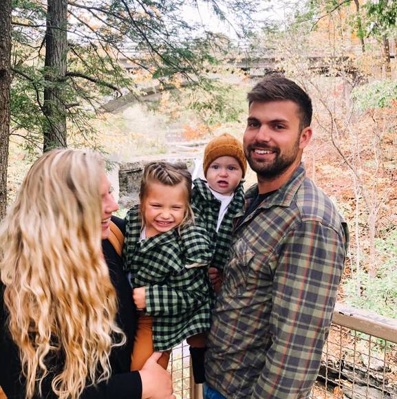 Profile Picture of Josh Roy (@joshroy33) on Poshmark