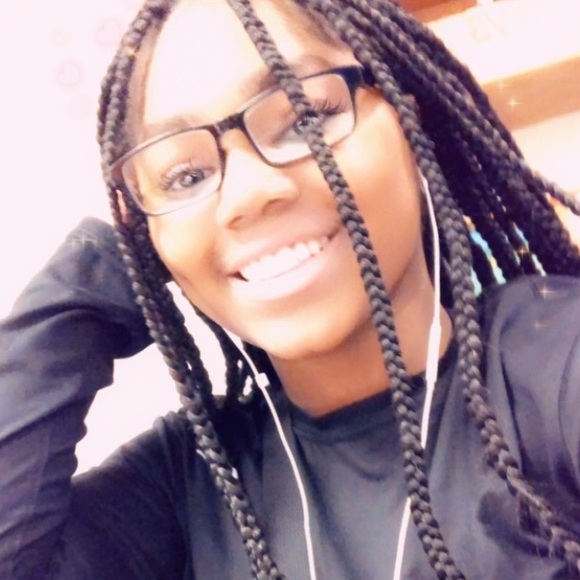 Profile Picture of Alexus Clark (@lexoos178) on Poshmark