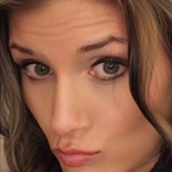 Profile Picture of Chrissy Fitzgerald (@chrissyfitz28) on Poshmark