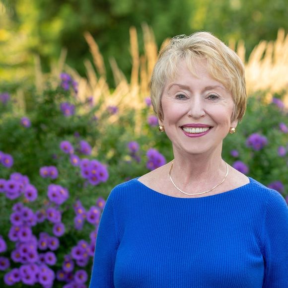 Profile Picture of Cathy Lindquist (@cathy_lindquist) on Poshmark