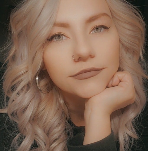 Profile Picture of Sarah Rae (@sarahrae606) on Poshmark