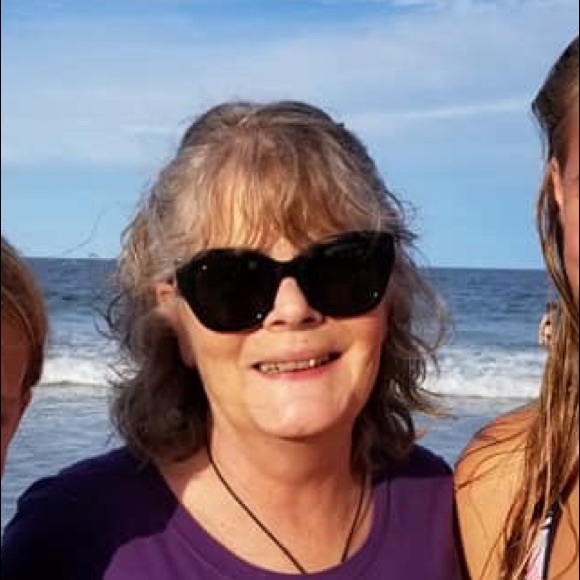 Profile Picture of Deborah Staples (@debbie283) on Poshmark