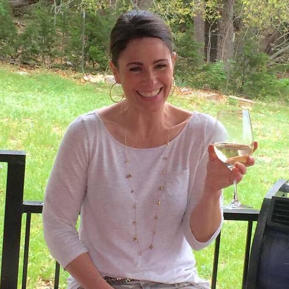 Profile Picture of Donna Evans (@dwevans0823) on Poshmark