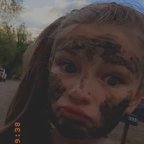 Profile Picture of Scarlett Honzell (@honzellscarlett) on Poshmark