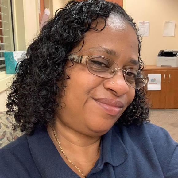 Profile Picture of Alice Parker (@jus4mi4nme) on Poshmark