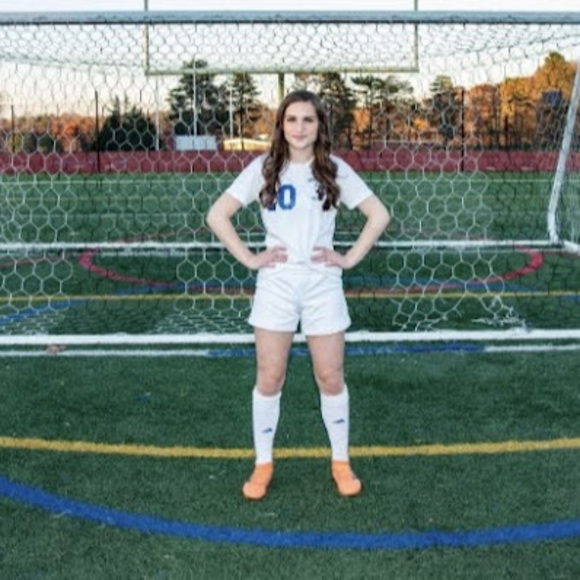 Profile Picture of Haley Kozera (@haleykozera) on Poshmark