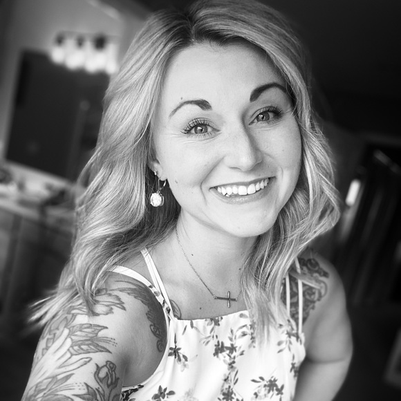Profile Picture of Taylor Keever (@taylor_keever) on Poshmark
