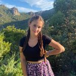 Profile Picture of 𝒞𝒽𝓁𝑜𝑒 𝒟𝓊𝓂𝑜𝓃𝓉 (@chloe_dumt) on Instagram