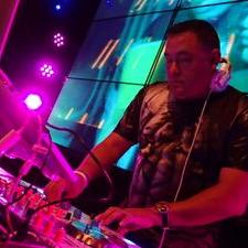 Profile Picture of Steve Segura (@Slash1Design) on Twitter