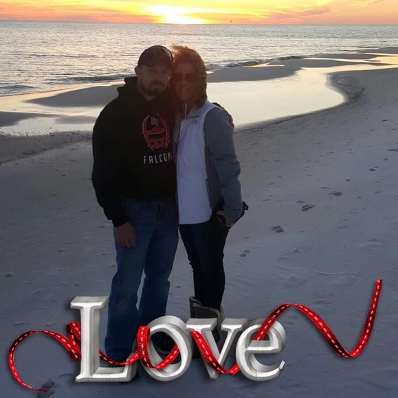 Profile Picture of Julie Pietig (@jewelsx6) on Poshmark