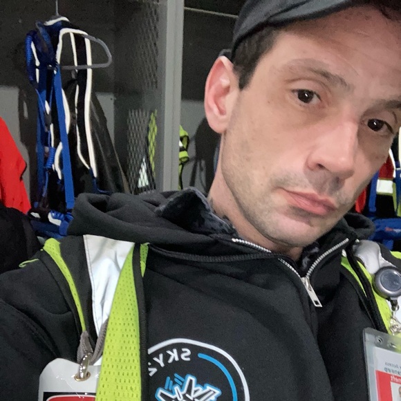 Profile Picture of Robert Neft (@robertneft) on Poshmark