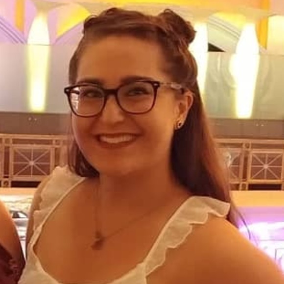 Profile Picture of Brooke Holsworth (@brookeholsworth) on Poshmark