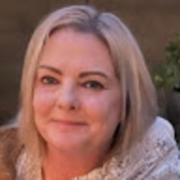 Profile Picture of A plus senior placements Fester (@aplusmary) on Poshmark