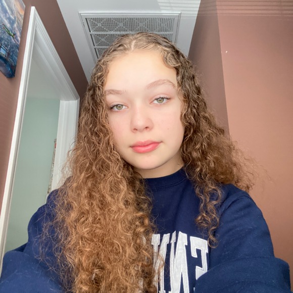 Profile Picture of Lauren Lagrow (@lagrowlauren) on Poshmark