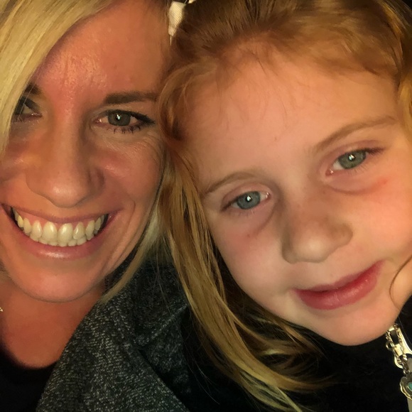 Profile Picture of Christi Skelton (@cs0709) on Poshmark