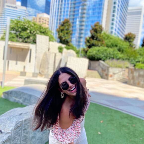 Profile Picture of Jessie Kimmelman (@jessiekimmelman) on Poshmark