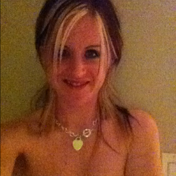 Profile Picture of Julie Wiberg (@jrebelgirl) on Poshmark