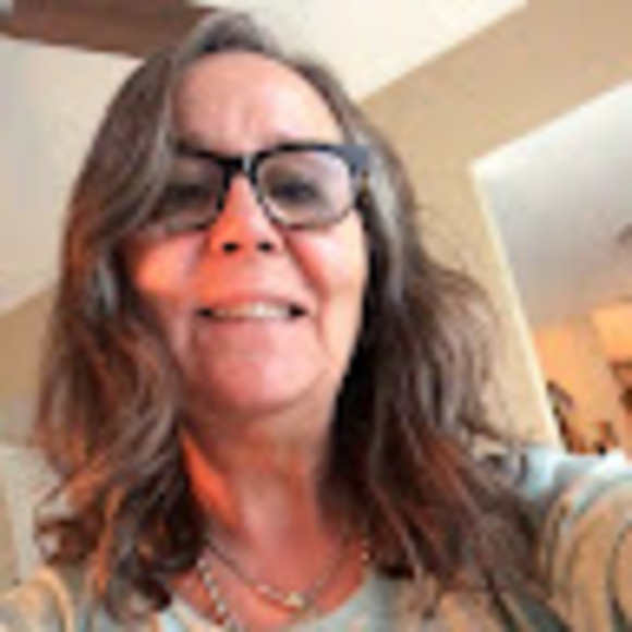 Profile Picture of Veronica Duffy (@vduffy07) on Poshmark