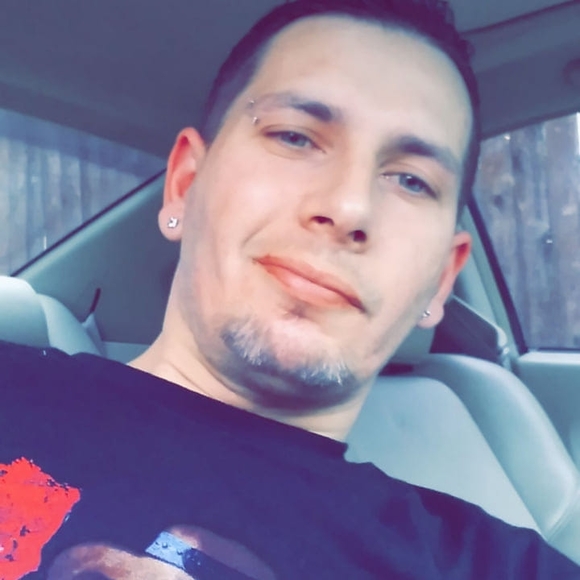 Profile Picture of Jay Daluz (@jaydaluz433) on Poshmark