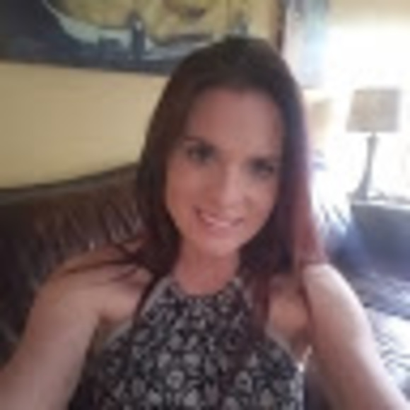 Profile Picture of Kari Hyland (@kpiemont) on Poshmark