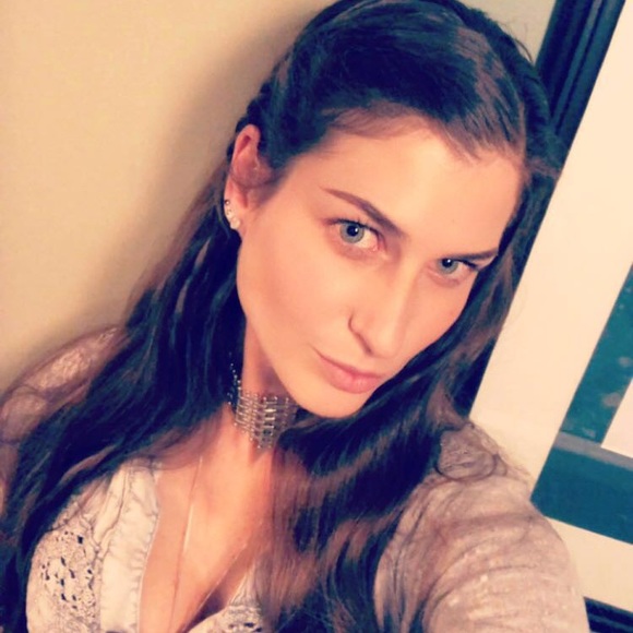 Profile Picture of Meg Healy (@megeh217) on Poshmark