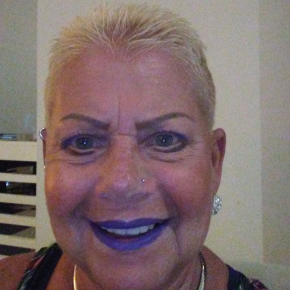 Profile Picture of Ronni Levine (@cheenafawn1) on Poshmark