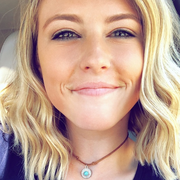 Profile Picture of Alexis Kent (@kent_alexis77) on Poshmark