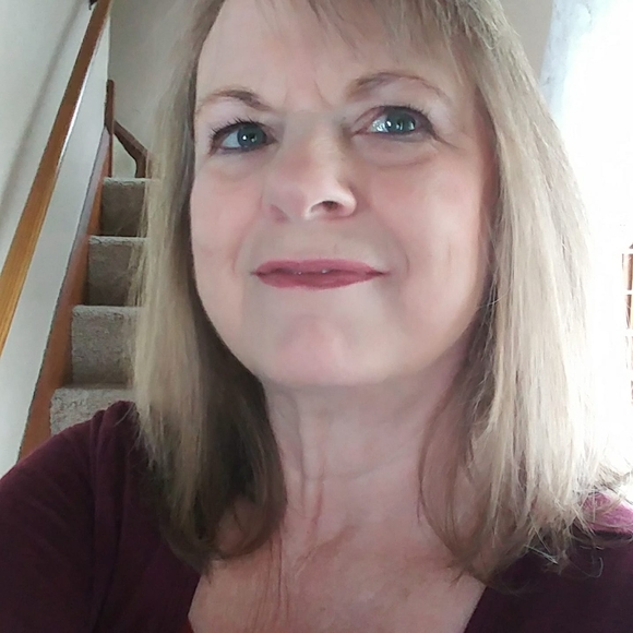 Profile Picture of Debbie Horstman (@deborahlee72) on Poshmark