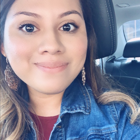 Profile Picture of Jennifer Cordova (@jec2019) on Poshmark